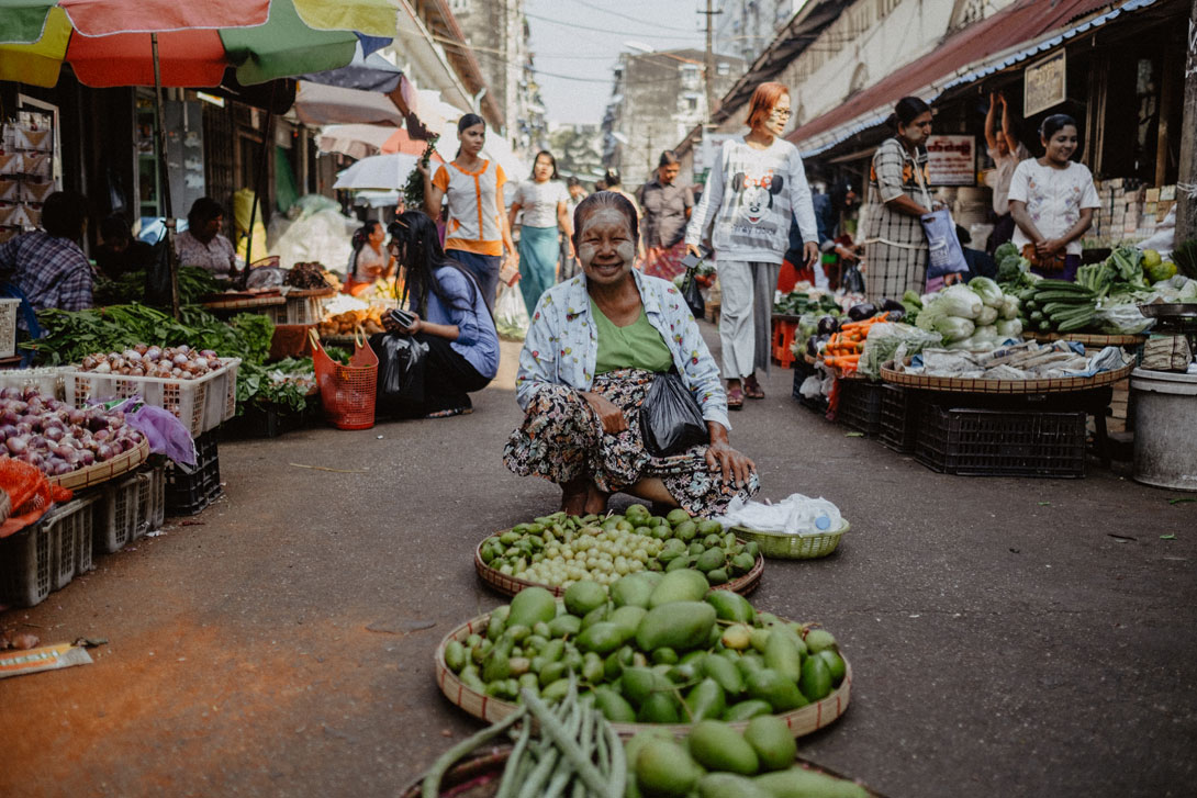 Prodavačka na Theingyi Marketu