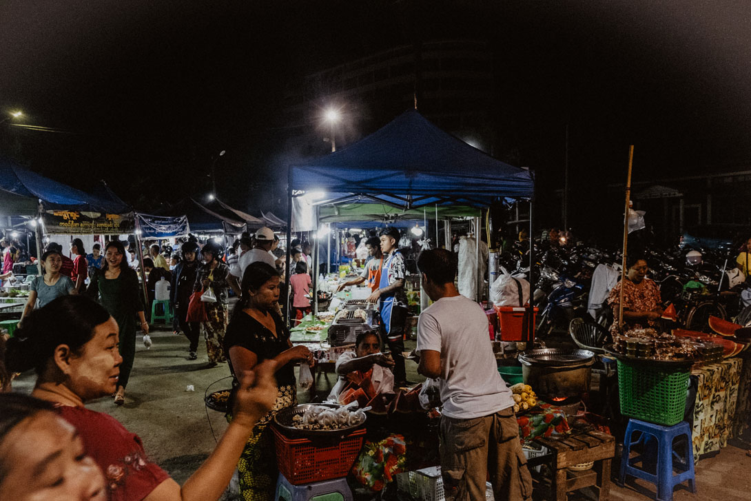 Noční trh s jídlem